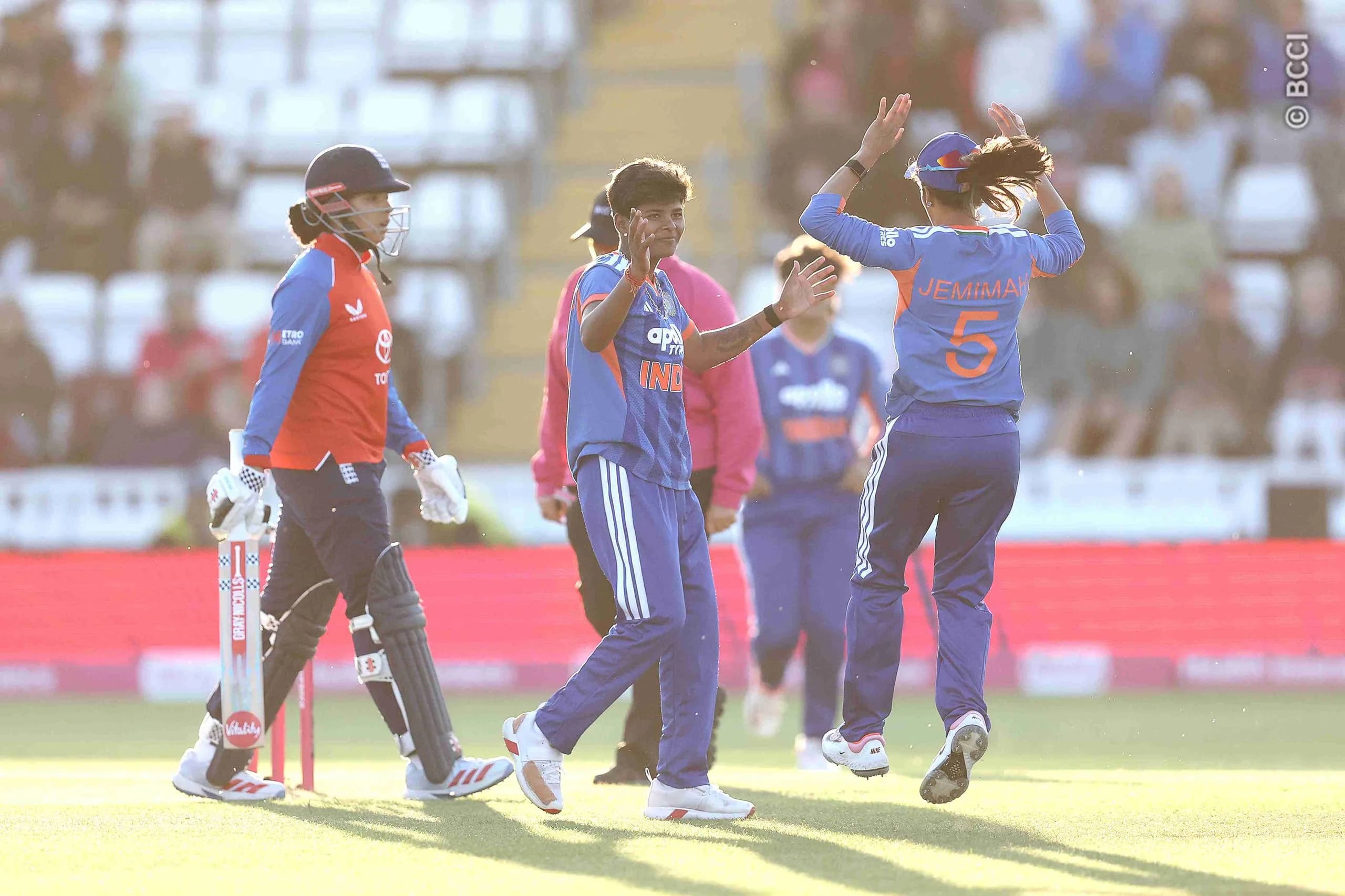 England Women vs India Women 3rd T20I — photo 7