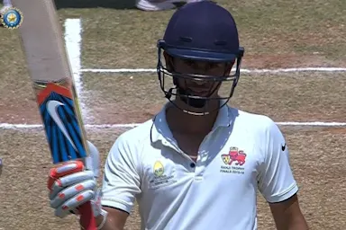 Mumbai ahead despite collapse