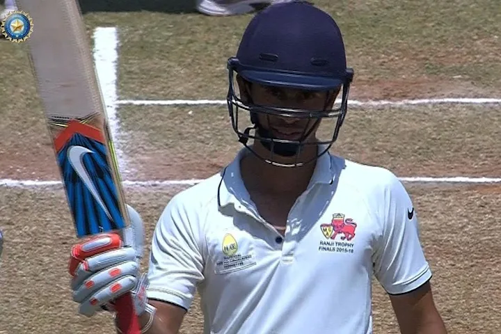 Mumbai ahead despite collapse