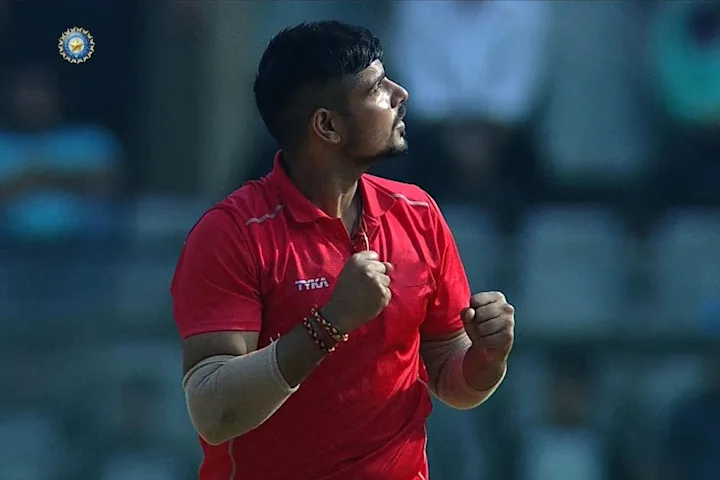 Karn Sharma and Siddarth Kaul bowl India Red to big victory