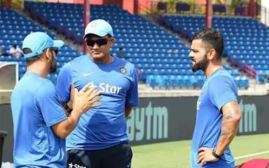 The Virat, MS Dhoni and Anil Kumble huddle